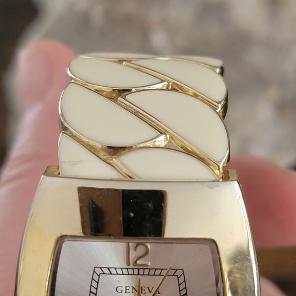 Vintage Watches Geneva Gold Tone Cushion Case Quartz Fashion Watch Womens - Picture 10 of 10